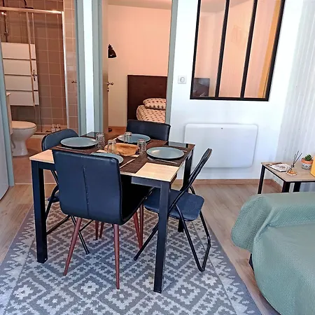 Les Du Vignal De Cheyrac Апартаменты Polignac (Haute-Loire)