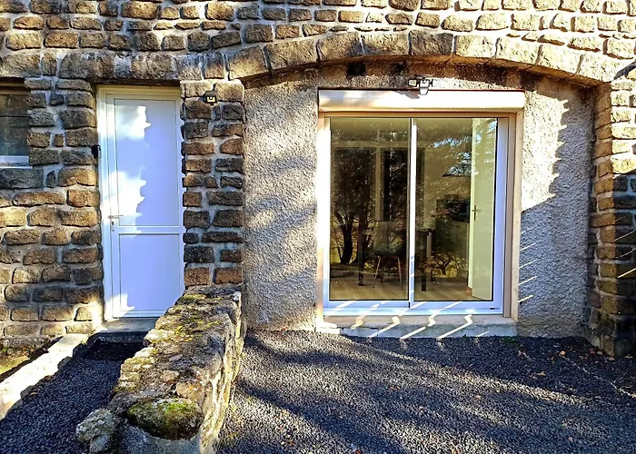 Les Du Vignal De Cheyrac Апартаменты Polignac (Haute-Loire)