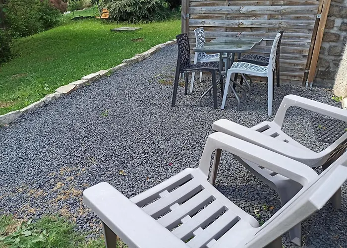 Les Du Vignal De Cheyrac Апартаменты Polignac (Haute-Loire)